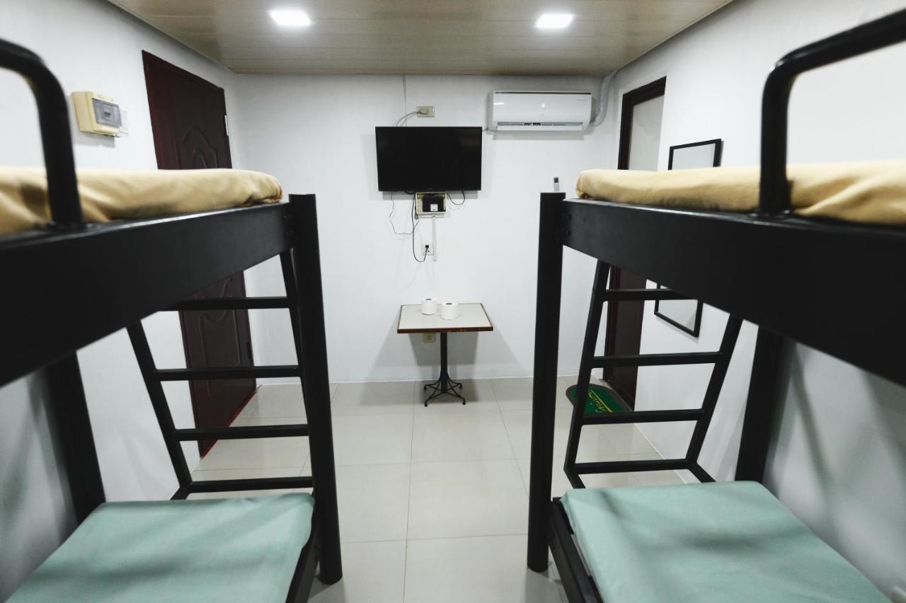 Hotel Cebu Courtyard Lapu-Lapu City Zewnętrze zdjęcie
